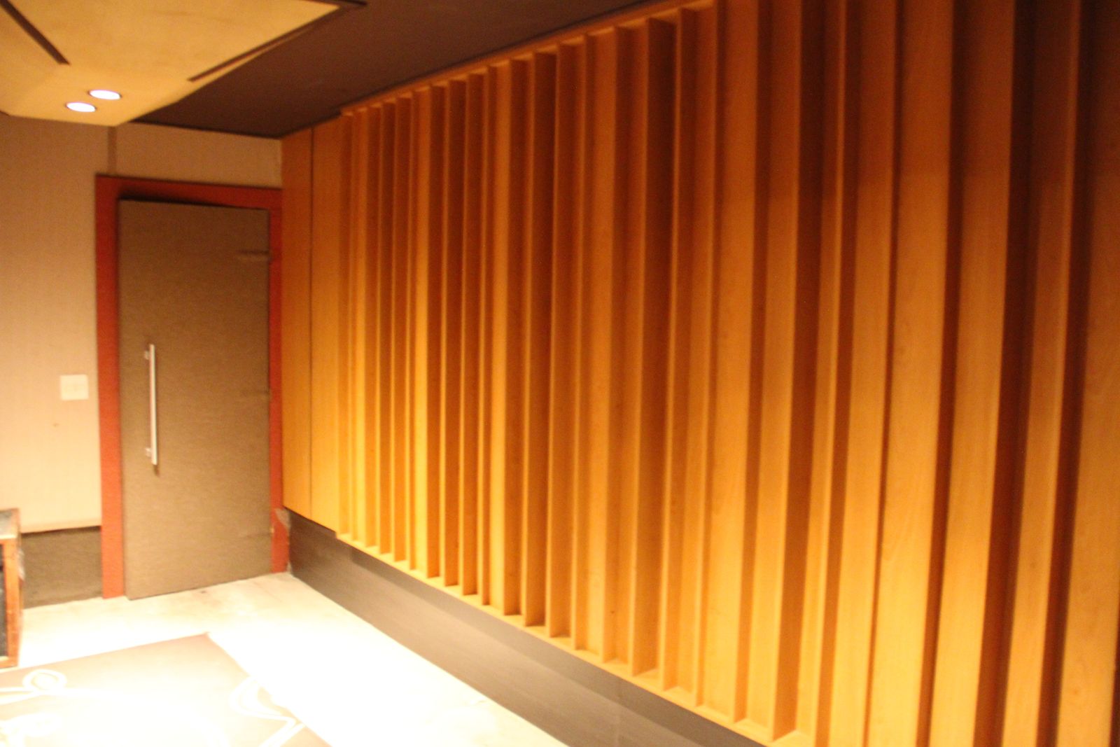 Estúdio 3 — sala para voz com difusor